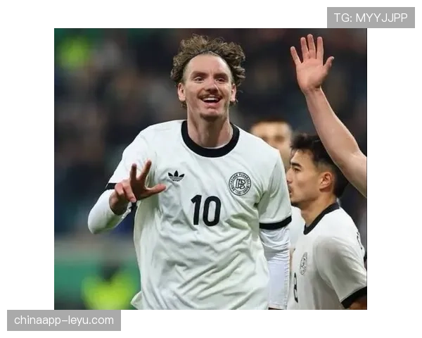 莱万多夫斯基多特蒙德岁月回顾：从青训新星到锋线传奇的辉煌征程