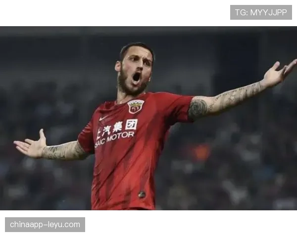 阿瑙托维奇赛场表现再引关注，足坛影响力持续发酵