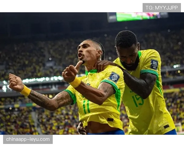 拉菲尼亚闪电破门创造欧冠新纪录,精彩表现点燃赛场热潮 拉菲尼亚闪电破门创造欧冠新纪录,精彩表现点燃赛场热潮