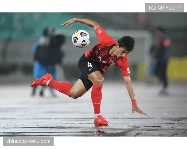 南美小球队逆袭惊艳赛场,强势表现引爆全球球迷热议 南美小球队逆袭惊艳赛场,强势表现引爆全球球迷热议