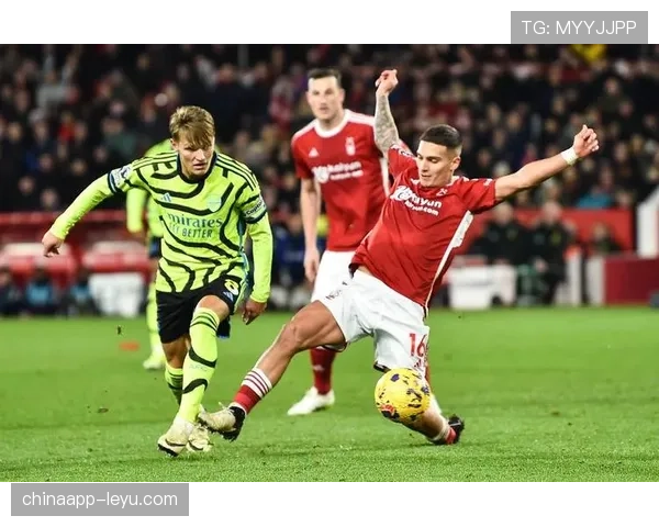 诺丁汉防线稳固助力球队迎战关键战役,状态回暖引关注 诺丁汉防线稳固助力球队迎战关键战役,状态回暖引关注